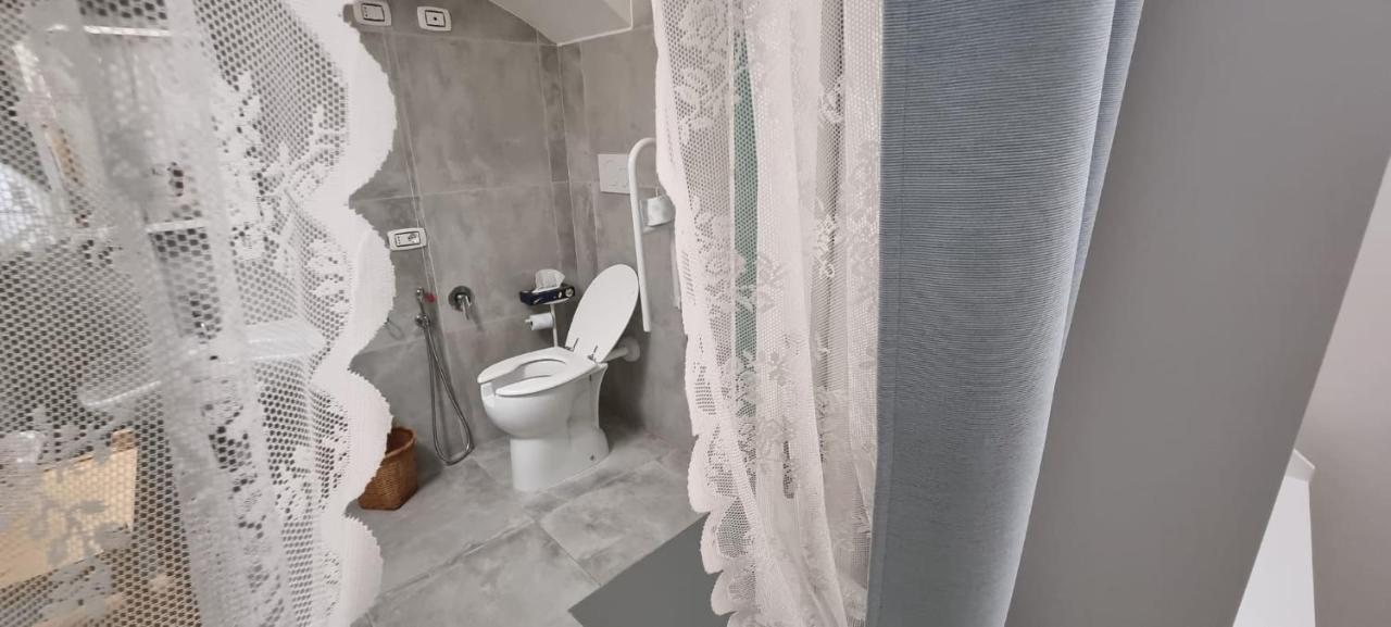 La Cameretta Al Porto Ischia Bagian luar foto